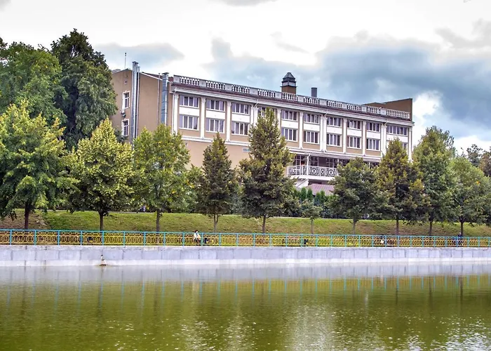  Orly Park-